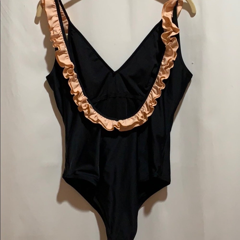 CUPSHE ONE PIECE SWIMSUIT SZ M BLACK/PEACH RUFFLED